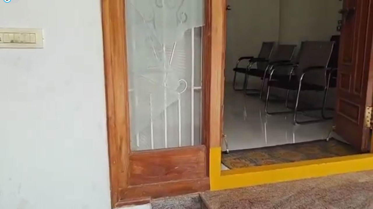 KCR Camp Office | గజ్వేల్‌లో కేసీఆర్ ఎమ్మెల్యే క్యాంపు కార్యాలయం కాంగ్రెస్ గూండాల దాడి.. ఖండించిన బీఆర్‌ఎస్‌ నాయకులు