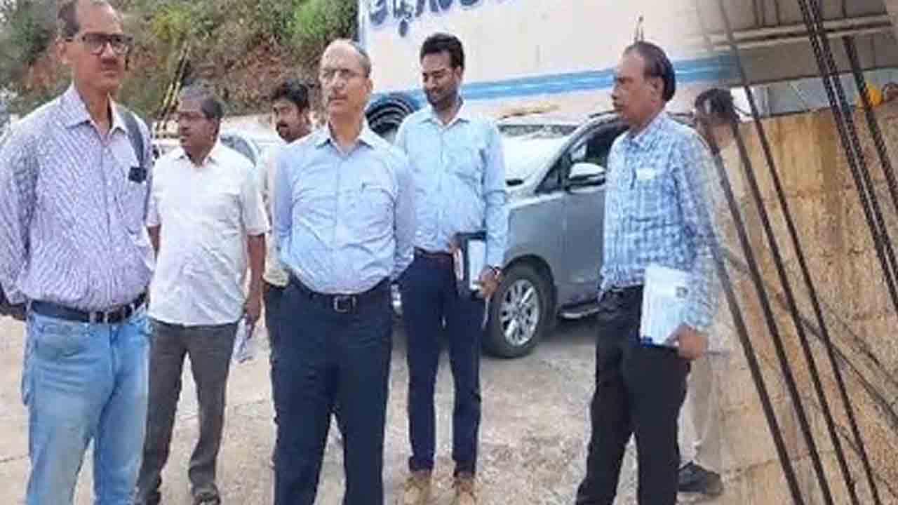శ్రీశైలం డ్యాంను పరిశీలించిన కేఆర్‌ఎంబీ బృందం