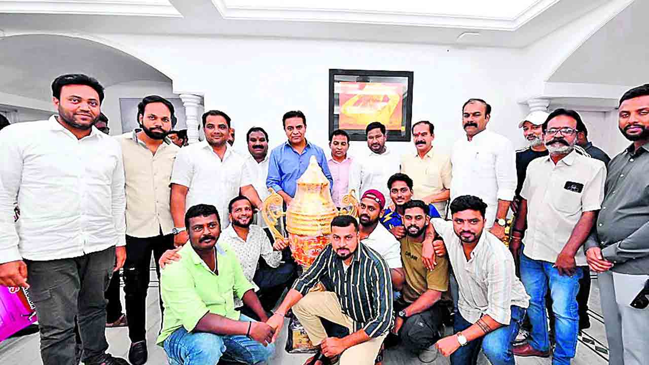 అంతర్జాతీయ స్థాయిలో క్రీడాకారులు రాణించాలి