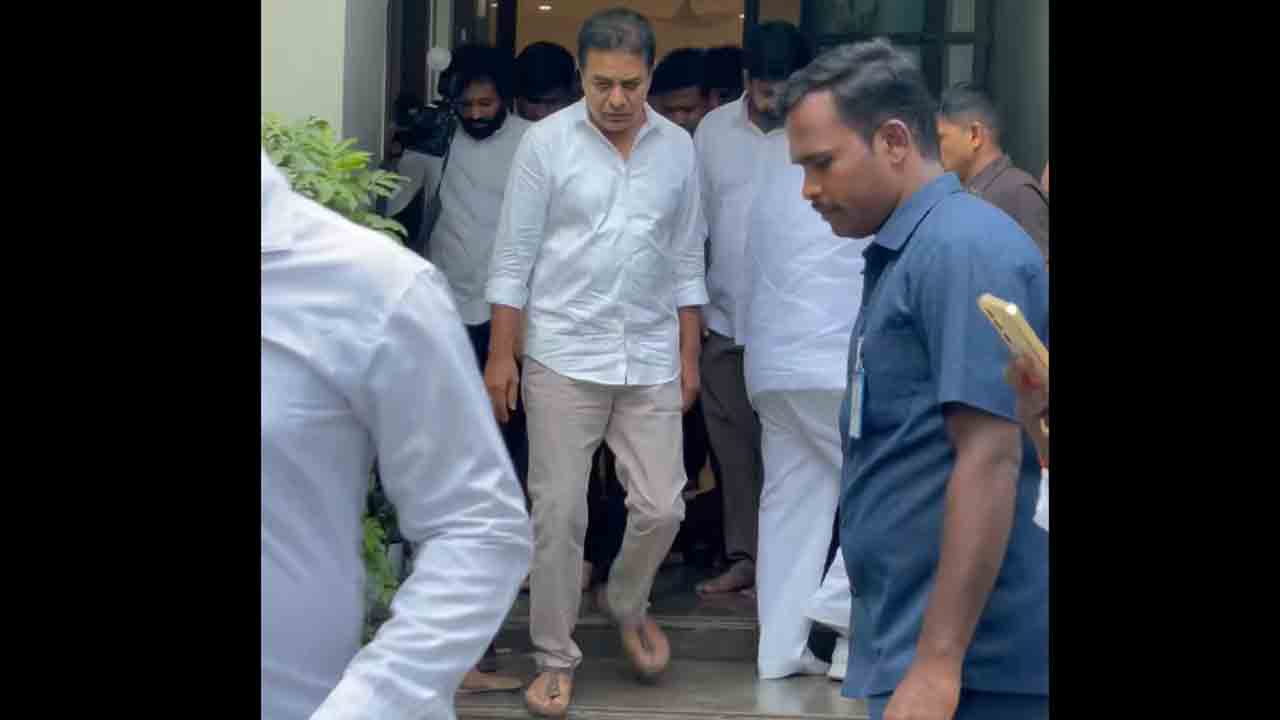 KCR Sabha | హరీష్ రావు నివాసం నుంచి జగిత్యాల పర్యటనకు బయల్దేరిన కేటీఆర్, హరీష్ రావు