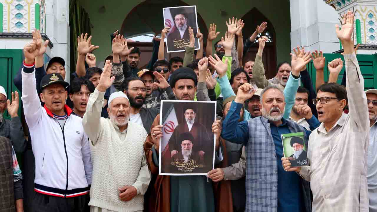 కాల్పుల విరమణపై కశ్మీర్‌లో సంబురాలు