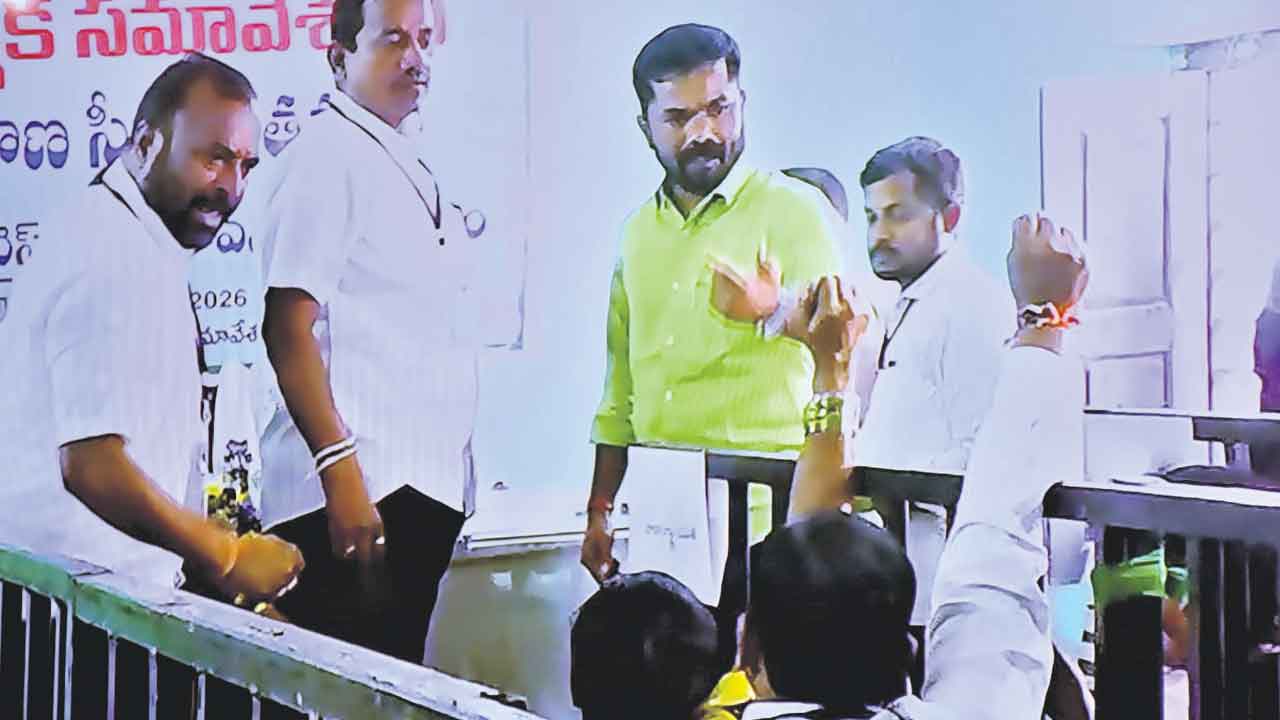 ఖానాపూర్‌లో కాంగ్రెస్‌ బరితెగింపు