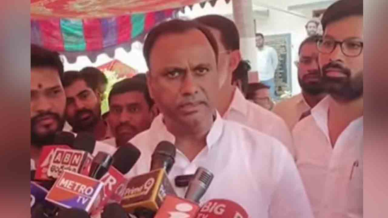 KomatiReddy Rajagopal reddy | కేసీఆర్‌ వల్లే కవితకు గుర్తింపు.. పోటీ చేస్తే డిపాజిట్‌ కూడా రాదు : కోమటి రెడ్డి రాజగోపాల్ రెడ్డి