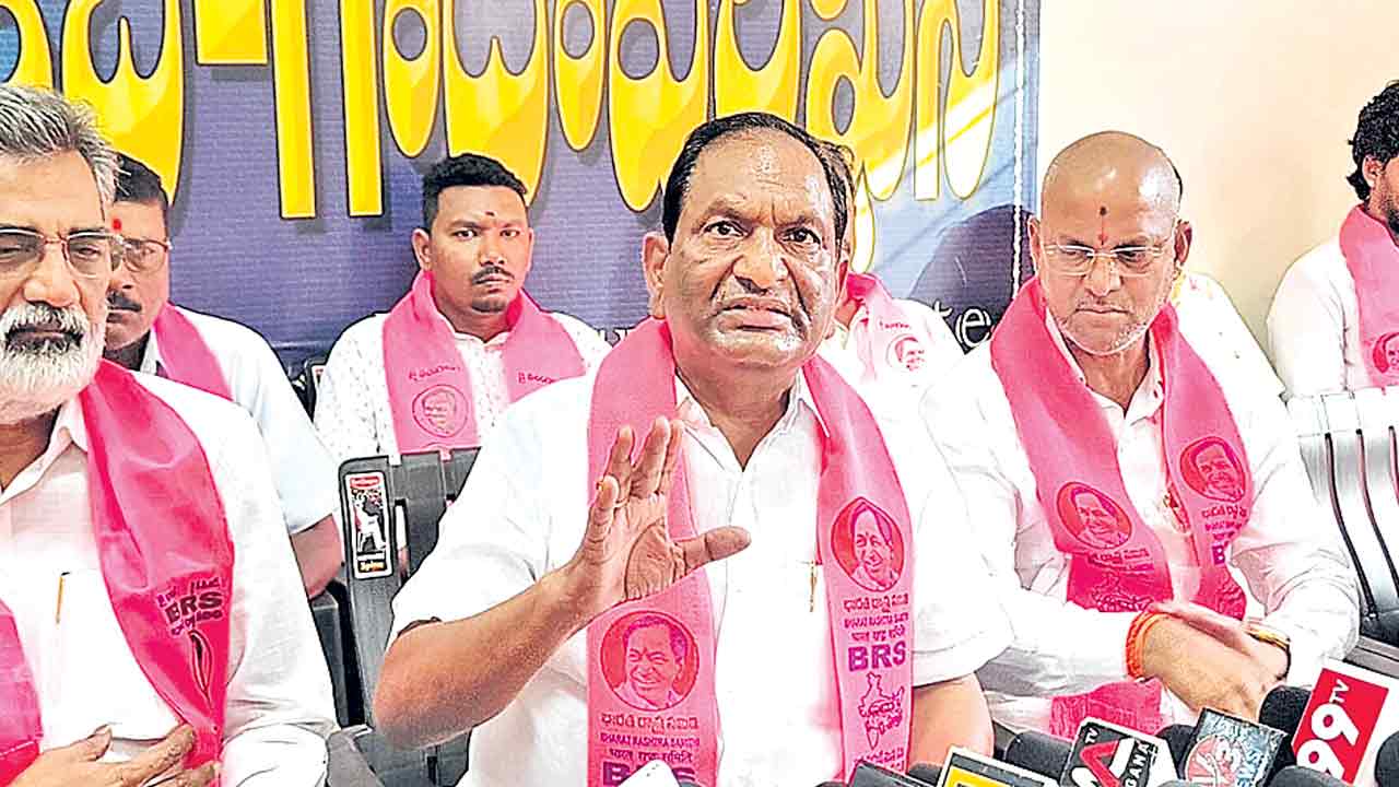 సింగరేణిని కొల్లగొడుతున్నరు