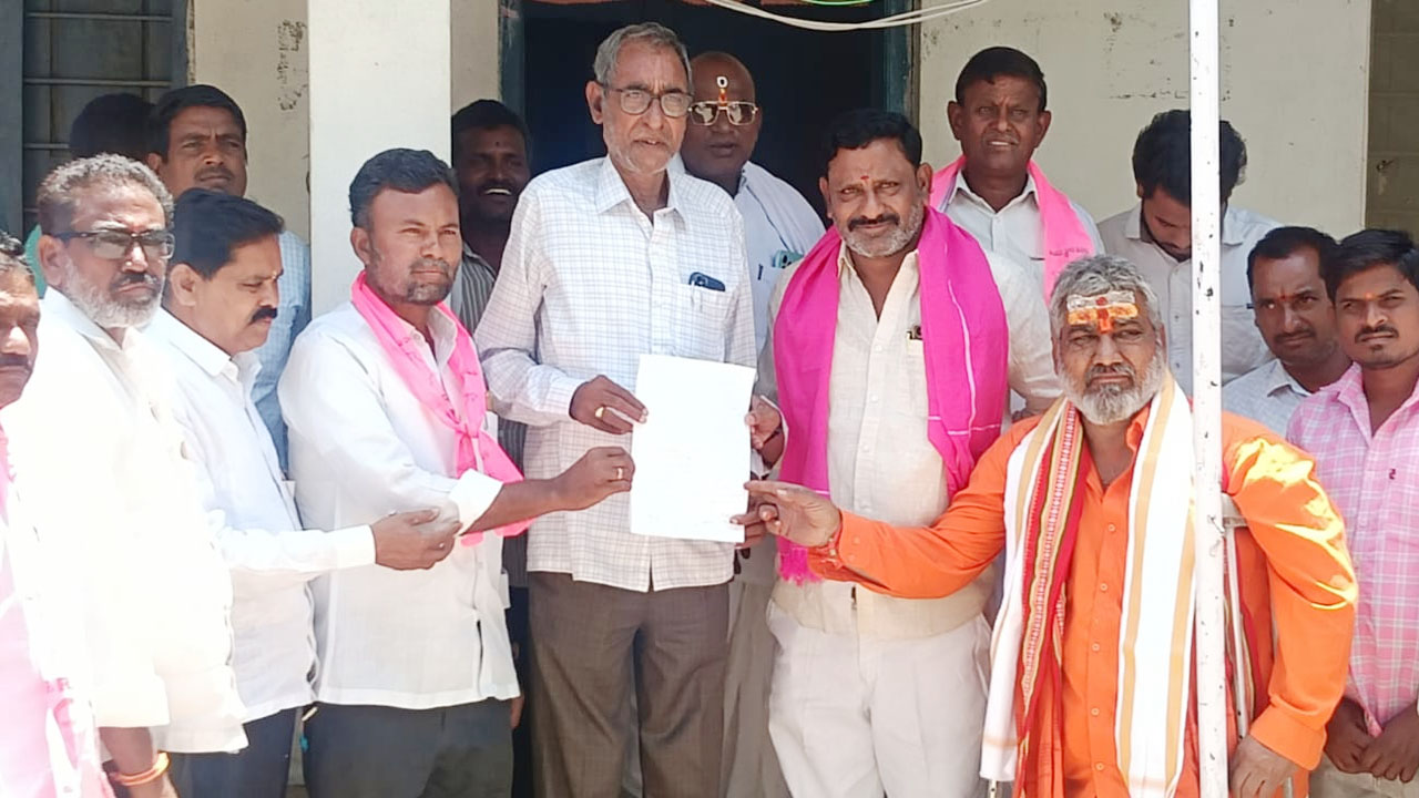 Maize Centers | మొక్కజొన్న కొనుగోలు కేంద్రాలు ఏర్పాటు చేయాలని వినతి