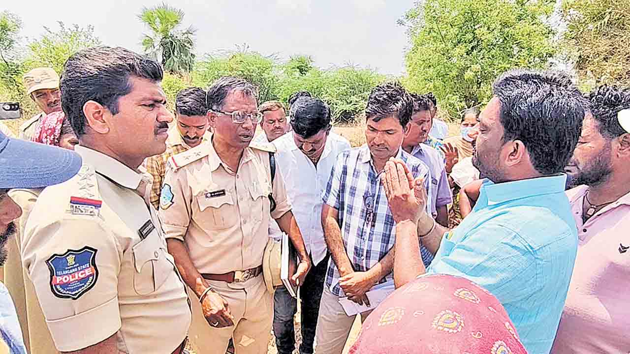 సర్వేను అడ్డుకున్న ఇర్విన్‌ నిర్వాసిత రైతులు