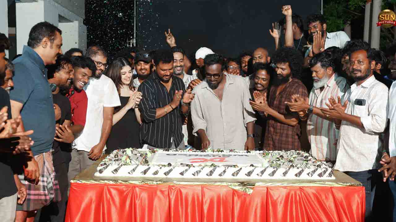 Lokesh Kanagaraj | కేక్ క‌ట్ చేసిన లోకేశ్ క‌న‌గ‌రాజ్ DC టీం.. స‌మ్మ‌ర్‌లో రెడీనా.. ?