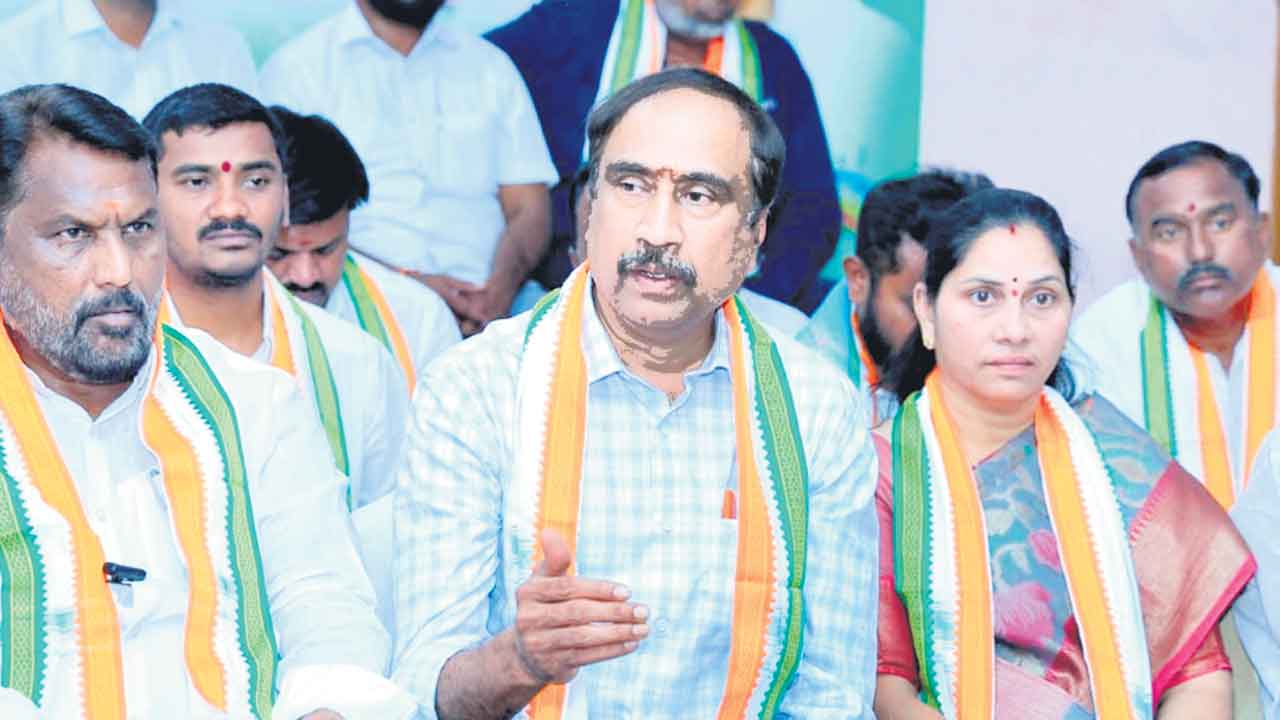 ఇంతకు ఈ ఎమ్మెల్యేది ఏ పార్టీ?