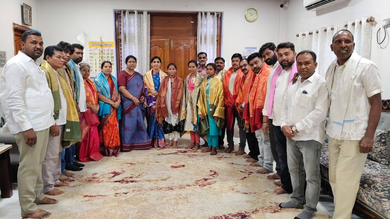 MLA Kova Laxmi | గిరిజన సంక్షేమ ఆశ్రమ విద్యార్థులు టాపర్లుగా నిలవడం అభినందనీయం : ఎమ్మెల్యే కోవ లక్ష్మి 