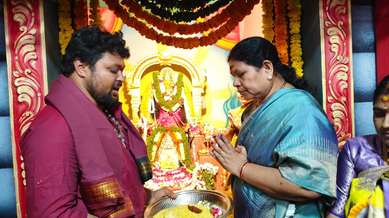 MLA Kova Laxmi | మహంకాళి జాతరలో ఎమ్మెల్యే కోవ లక్ష్మి ప్రత్యేక పూజలు