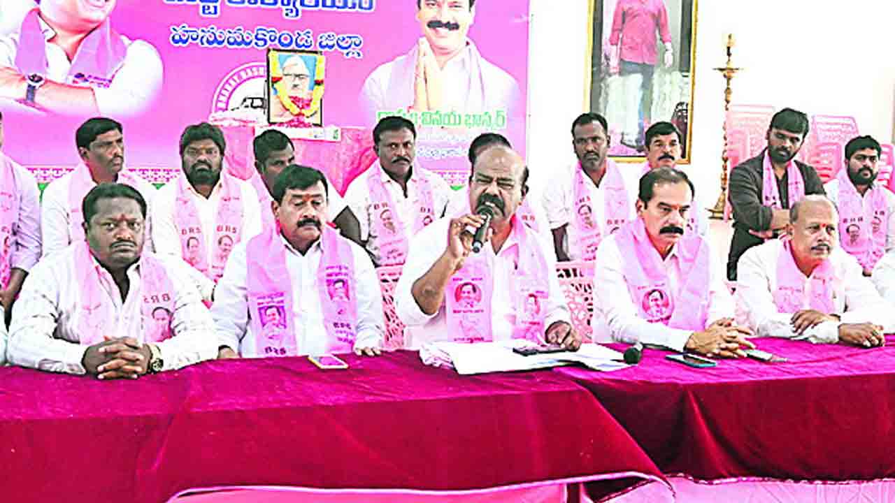 కల్లు తాగిన కోతిలా సీఎం మాటలు