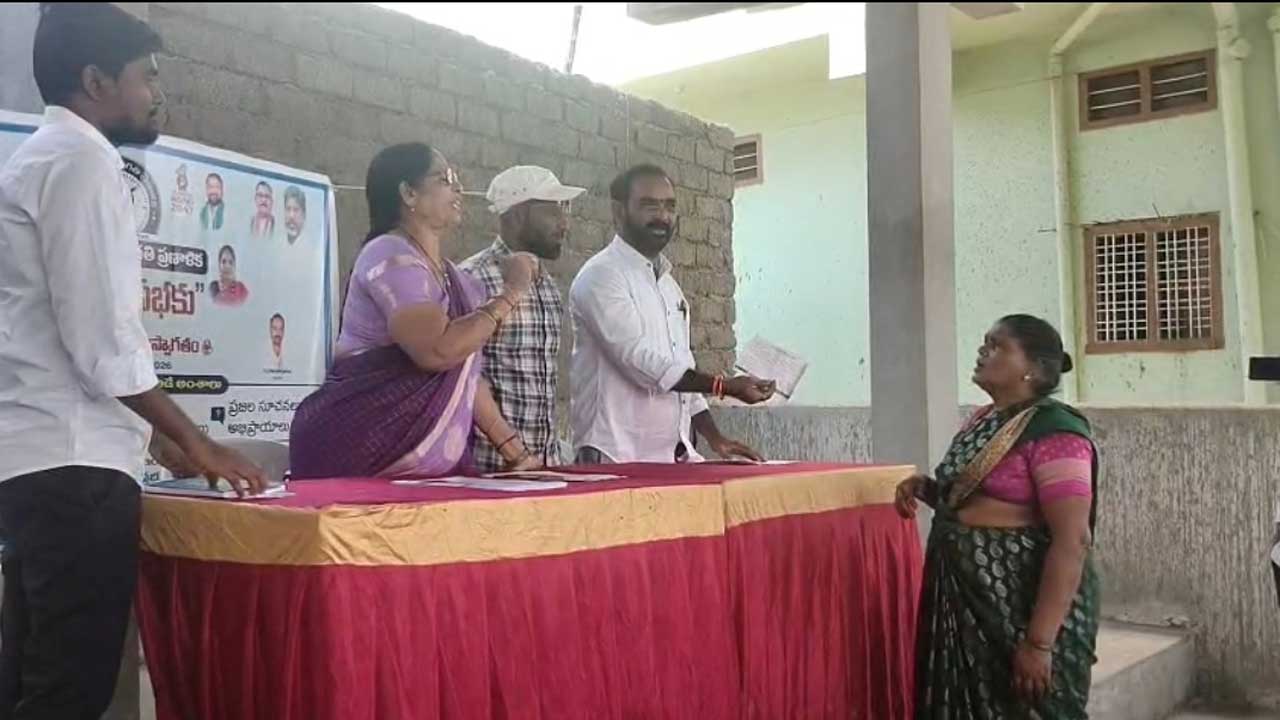 గ్రామసభలో అధికారులకు చుక్కెదురు