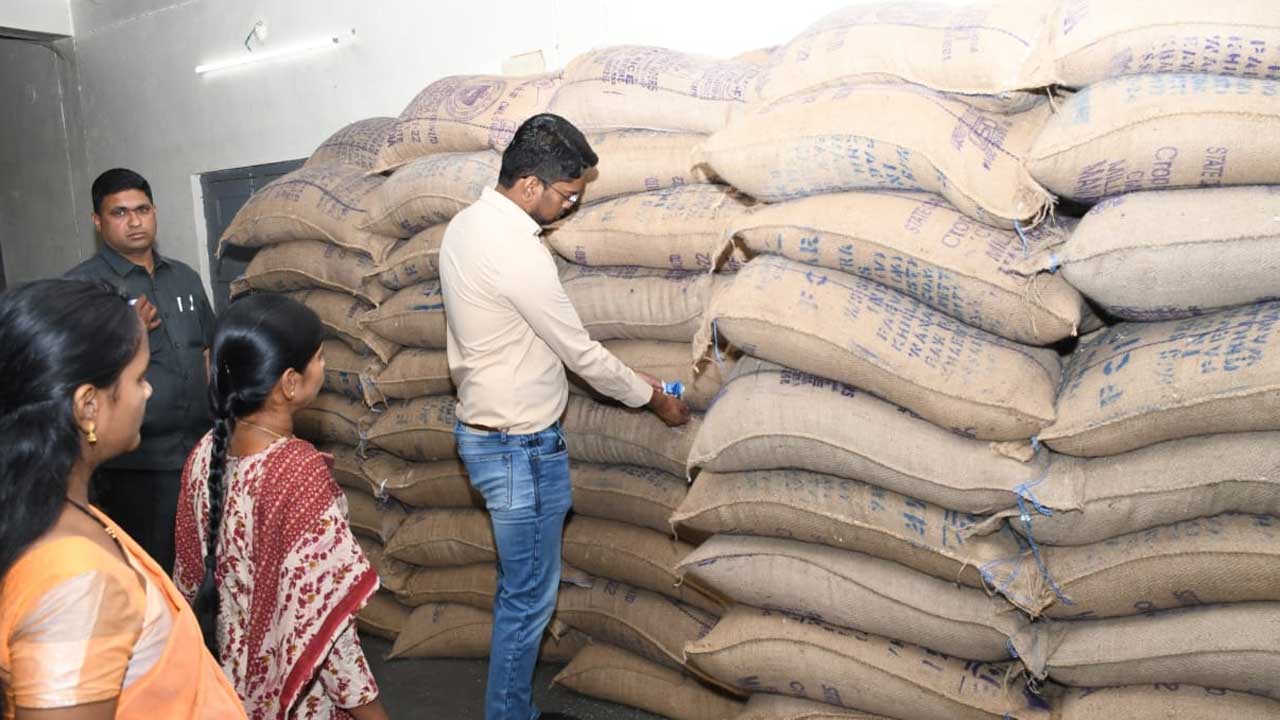 ఆశలు సన్నగిల్లుతూ..