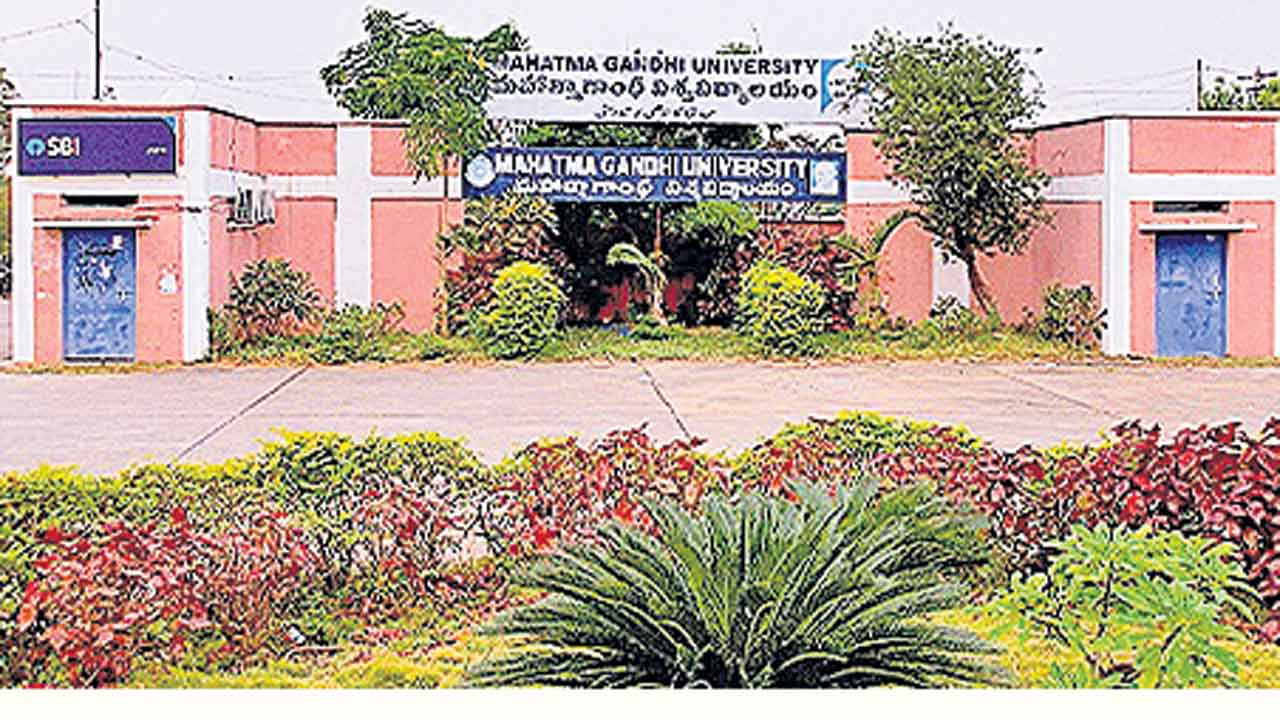 ‘మహాత్మ’ బీఈడీ ఫలితాల్లో చక్రం తిప్పిన యాజమాన్యాలు!