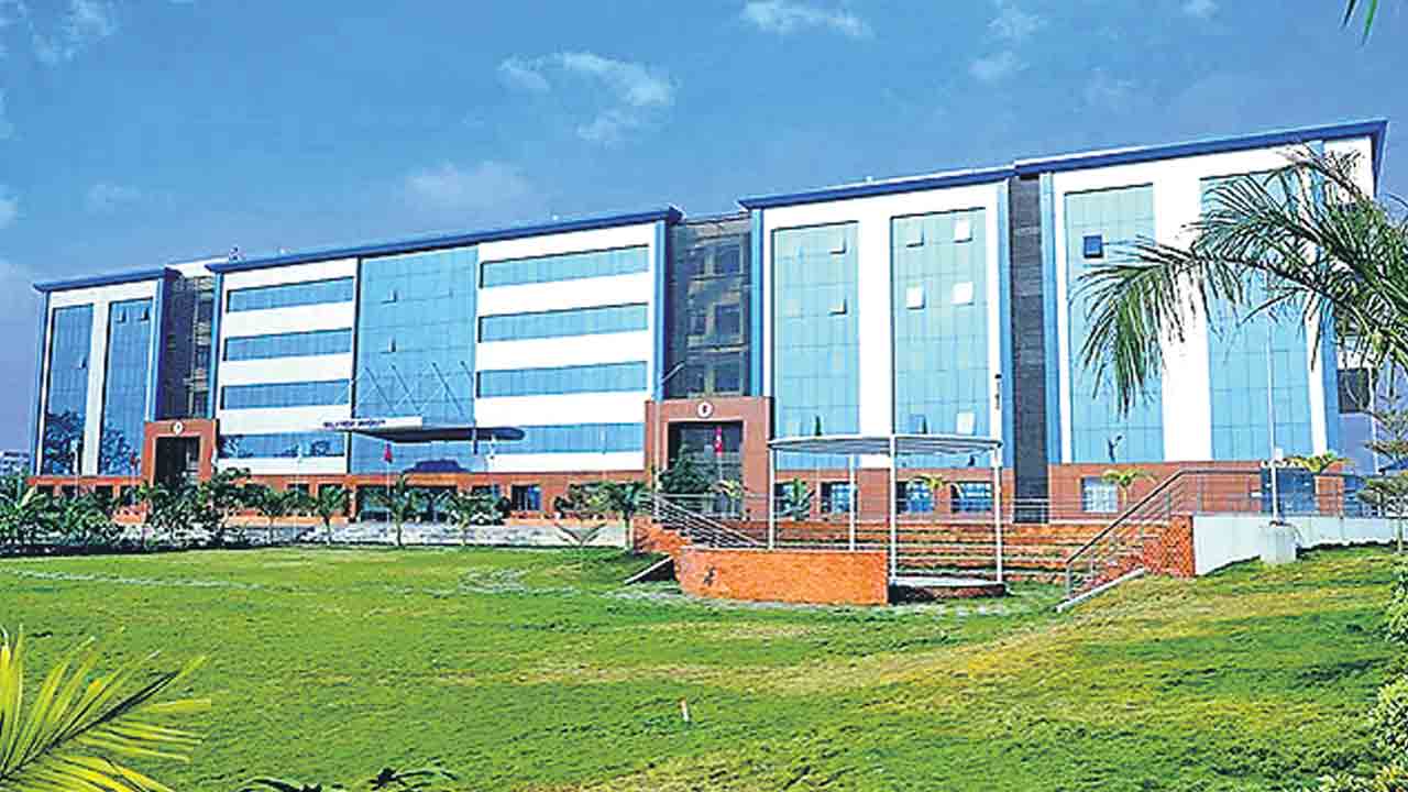 మల్లారెడ్డి వర్సిటీలో మొట్టమొదటి డిజిటల్‌ ఏఐ ఏజెన్సీ క్యాంపస్‌