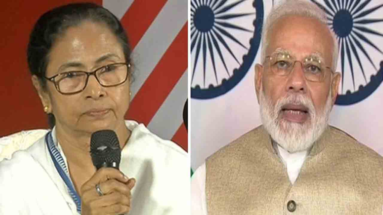 కోల్‌కతాపై దాడి చేస్తామని పాక్‌ బెదిరిస్తున్నా నోరు మెదపరేం?.. మోదీని నిలదీసిన మమత.. రాజీనామాకు డిమాండ్‌