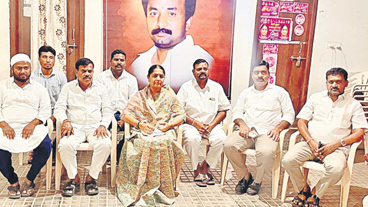 ప్రజాస్వామ్యాన్ని ఖూనీ చేస్తున్న కాంగ్రెస్‌