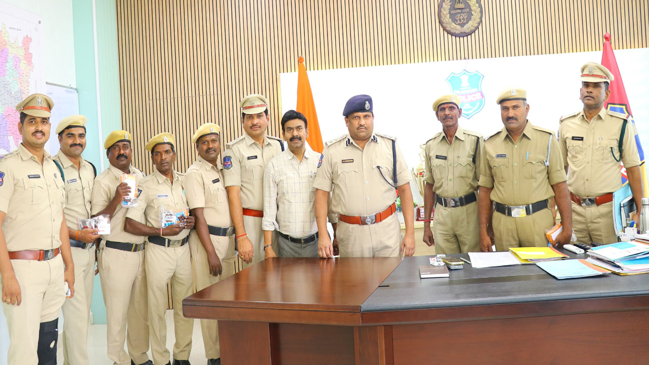 Medical kits | తమిళనాడు ఎన్నికల నేపథ్యంలో హోంగార్డులకు మెడికల్ కిట్లు, డ్రై ఫ్రూట్స్ పంపిణీ