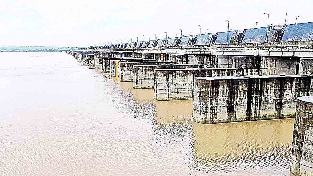 రేపు మేడిగడ్డకు బీఆర్‌ఎస్‌ బృందం