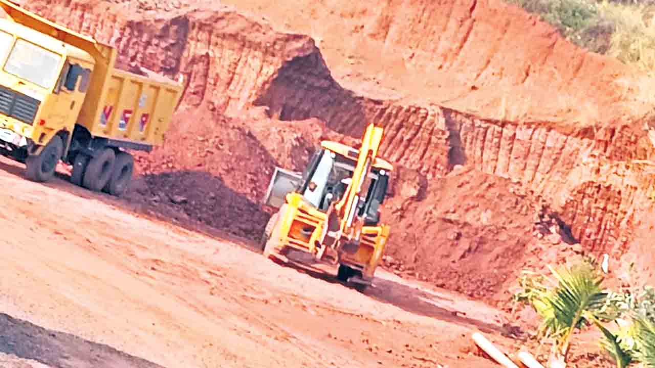 అనుమతులు ఒకచోట తవ్వకాలు మరోచోట