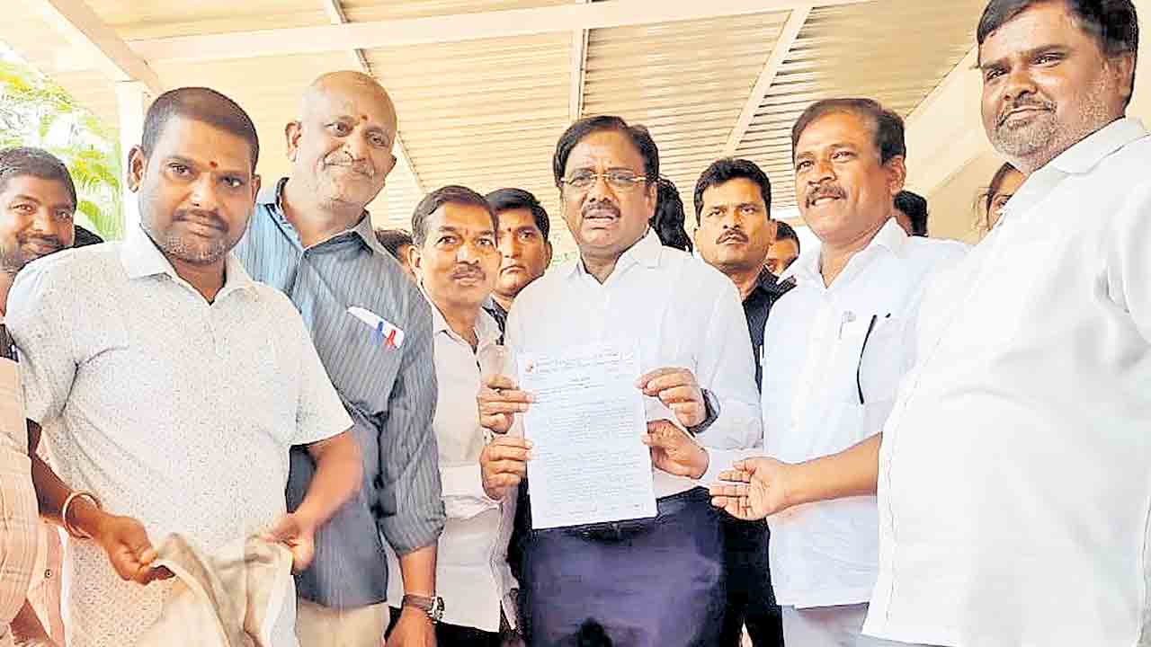 పత్రికా పంపిణీ వ్యవస్థను గిగ్‌ చట్టం పరిధిలో చేర్చాలి