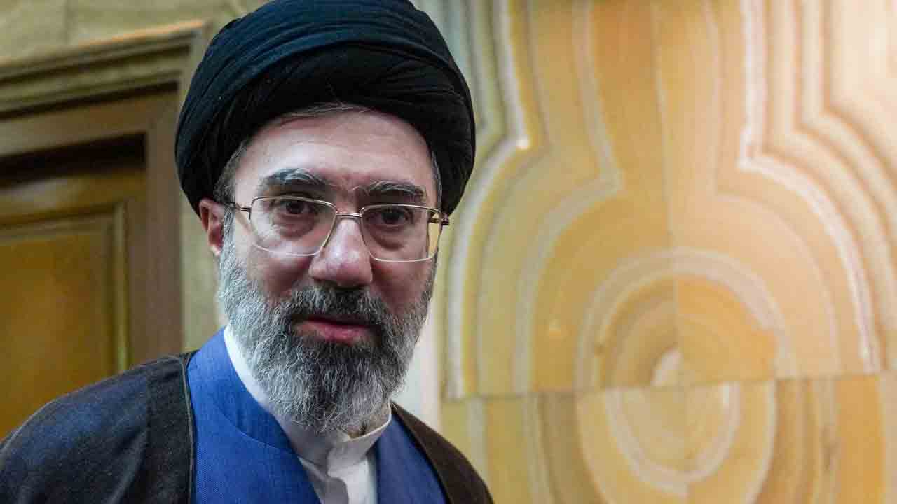 ఖమేనీకి తీవ్ర గాయాలు!.. అయినా విధుల నిర్వహణ