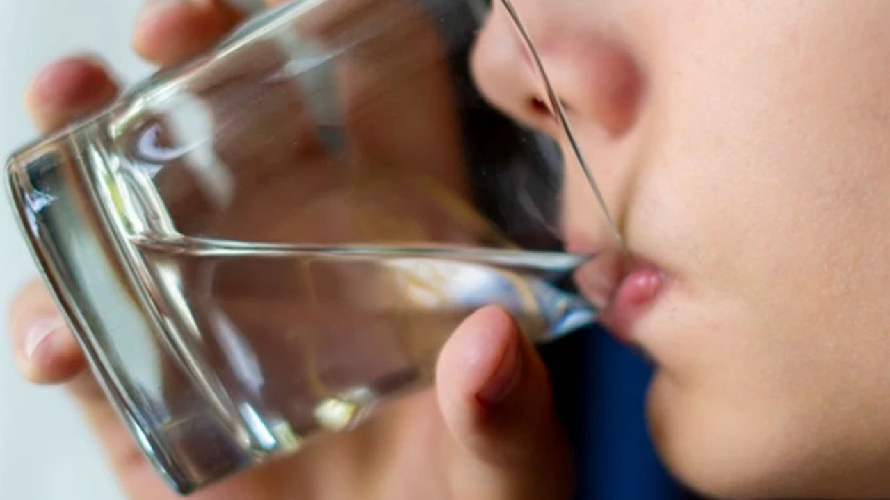 Health tips | ఉదయం బ్రష్‌ చేయకుండానే నీళ్లు తాగుతున్నారా.. అయితే మీరు ఈ విషయం తెలుసుకోవాల్సిందే..!