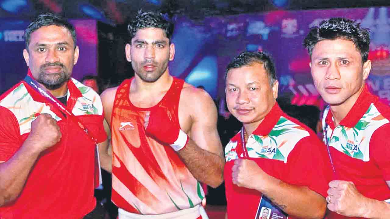 క్వార్టర్స్‌కు ఆదిత్య