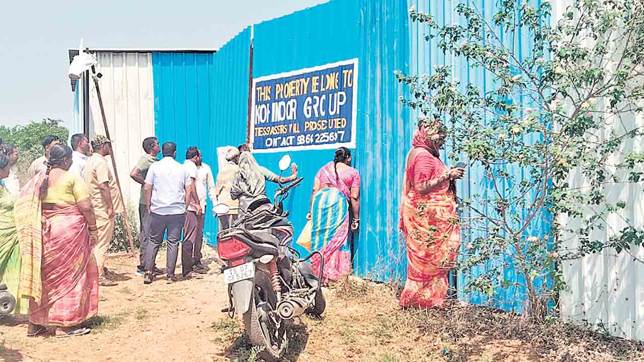 మా భూములు మాకేనని!.. నాదర్‌గుల్‌ భూముల్లో కదంతొక్కిన రైతులు