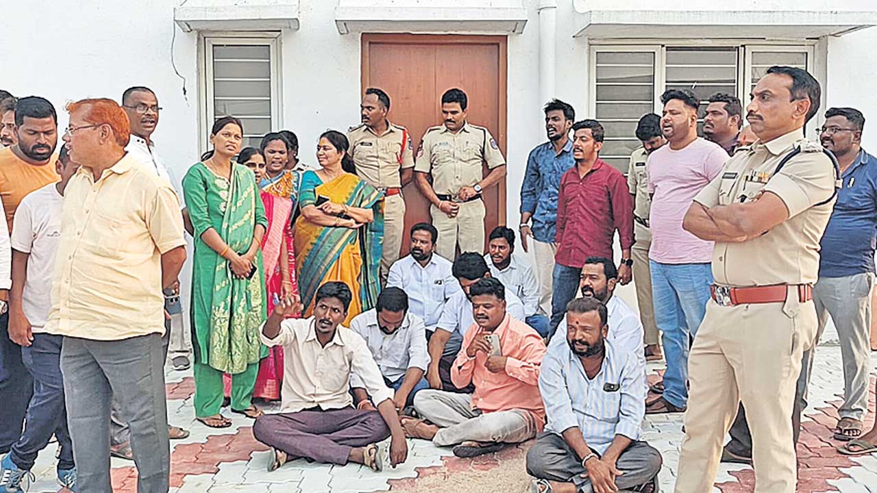 ప్రజాస్వామ్యంపై కాంగ్రెస్‌ దాడి