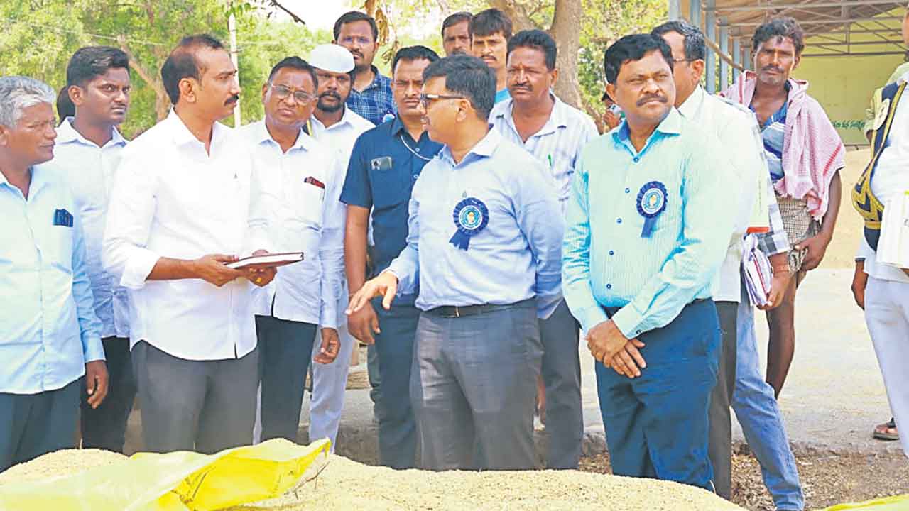 జాప్యం లేకుండా.. ధాన్యం కొనుగోలు చేయాలి