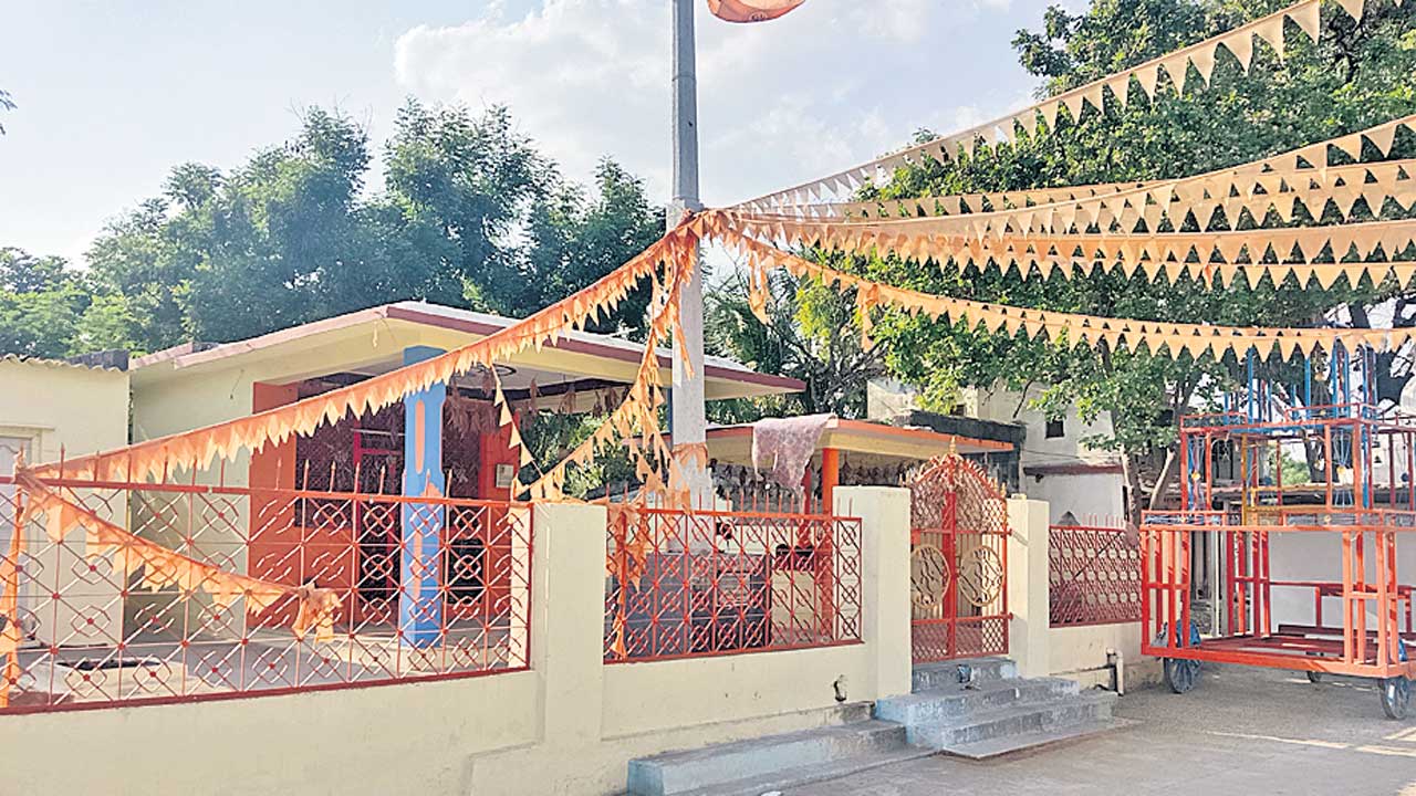 దేవుడికే శఠగోపం!