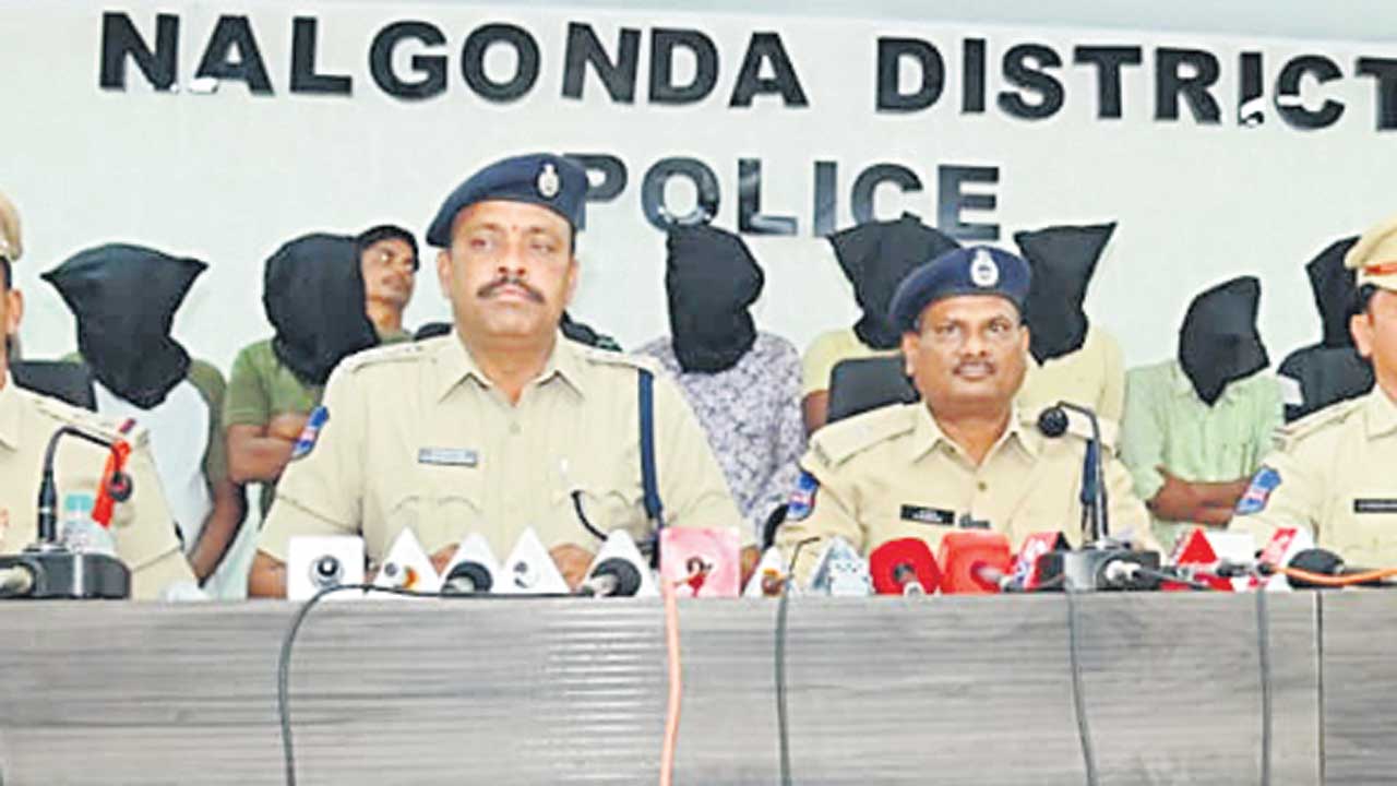 మల్టీలెవల్‌ మార్కెటింగ్‌ పేరుతో చీటింగ్‌ చేసే ముఠా అరెస్టు