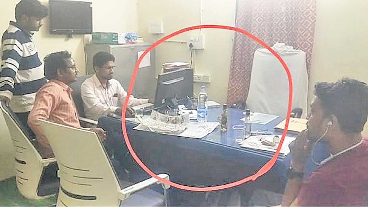 బ్యాంకు చైర్మన్‌ చాంబర్‌లోనే మందు.. విందు!