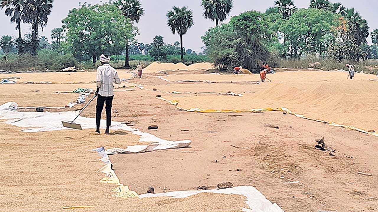 ఎన్నాళ్లీ.. ఎదురుచూపులు!