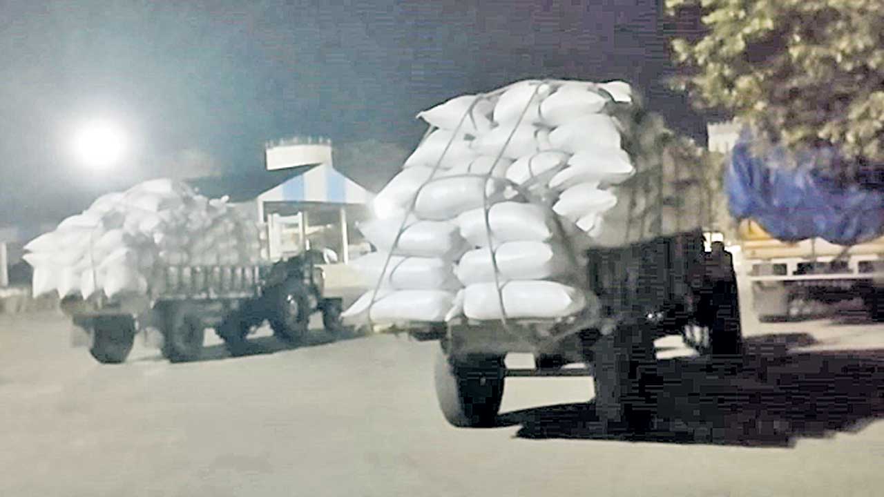 రైతుల ధాన్యం.. దళారుల భోజ్యం