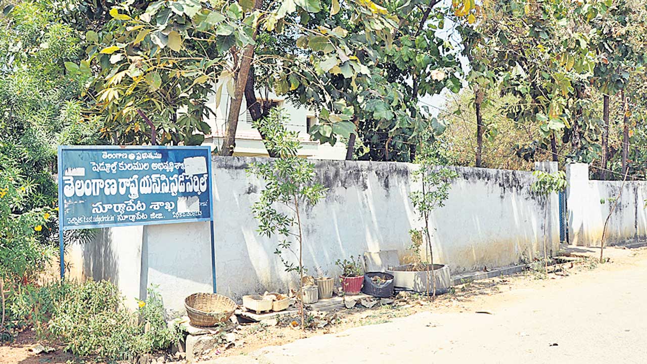 స్టడీ సర్కిల్‌ వెలవెల!