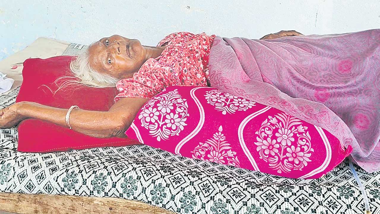 అమ్మకు ఎంత కష్టం!