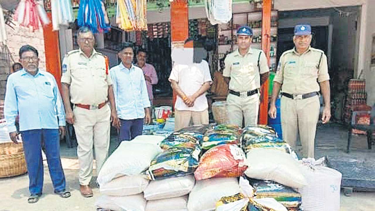 ఆగని రేషన్‌ దందా