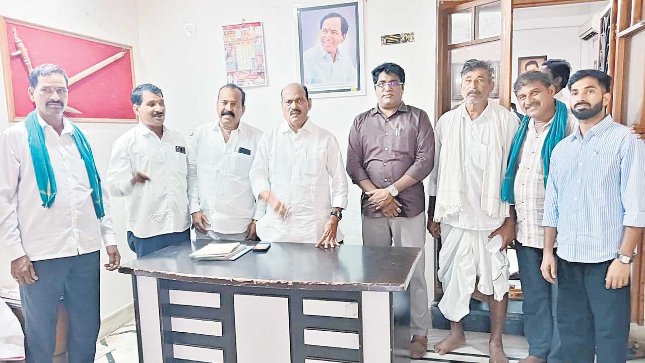 కాంగ్రెస్‌ నాయకుల నీటి చౌర్యం