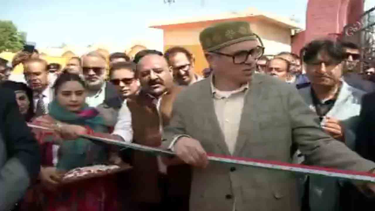 Watch: ‘మువ్వన్నెల’ రిబ్బన్‌ కత్తిరించేందుకు ఒమర్‌ నిరాకరణ.. ఆయన ఏం చేశారంటే?