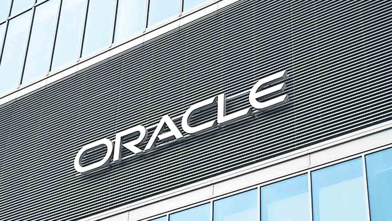 ఒరాకిల్‌లో 30 వేల మందిపై వేటు