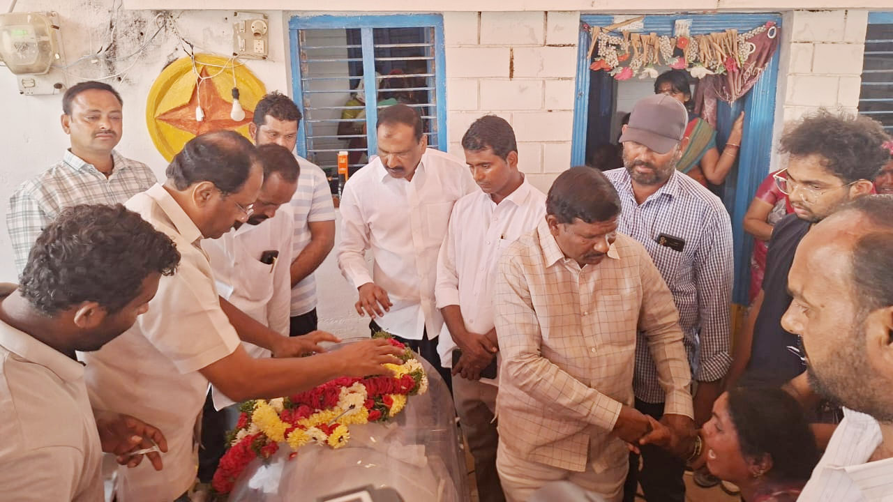 PG Student Death | పీజీ వైద్య విద్యార్థి అనుమానాస్పద మృతి.. సమగ్ర విచారణ జరపాలని మాజీ మంత్రి డిమాండ్‌