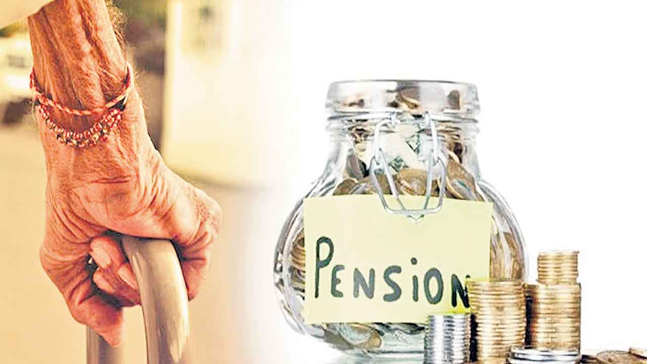 బెదిరింపులతోనే కాలం వెళ్లదీస్తారా?