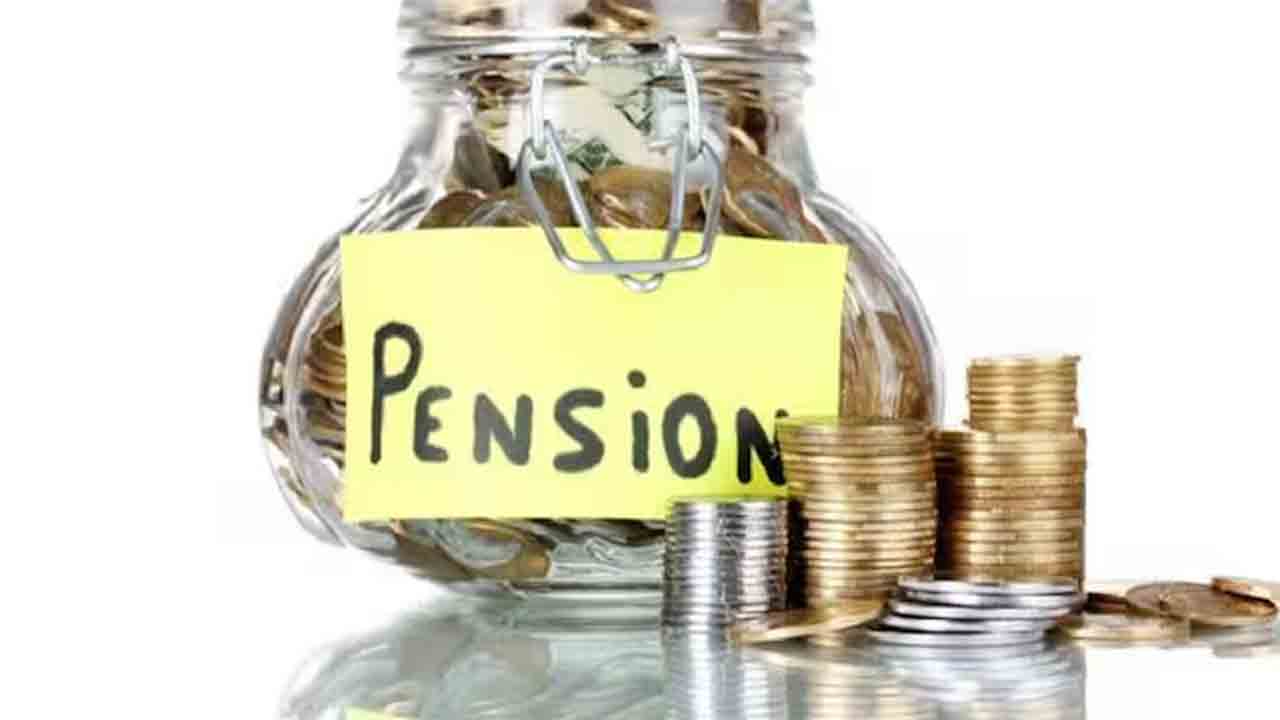 రిటైర్డ్‌ ఉద్యోగులకు పూర్తి పింఛన్‌ ఇప్పించండి