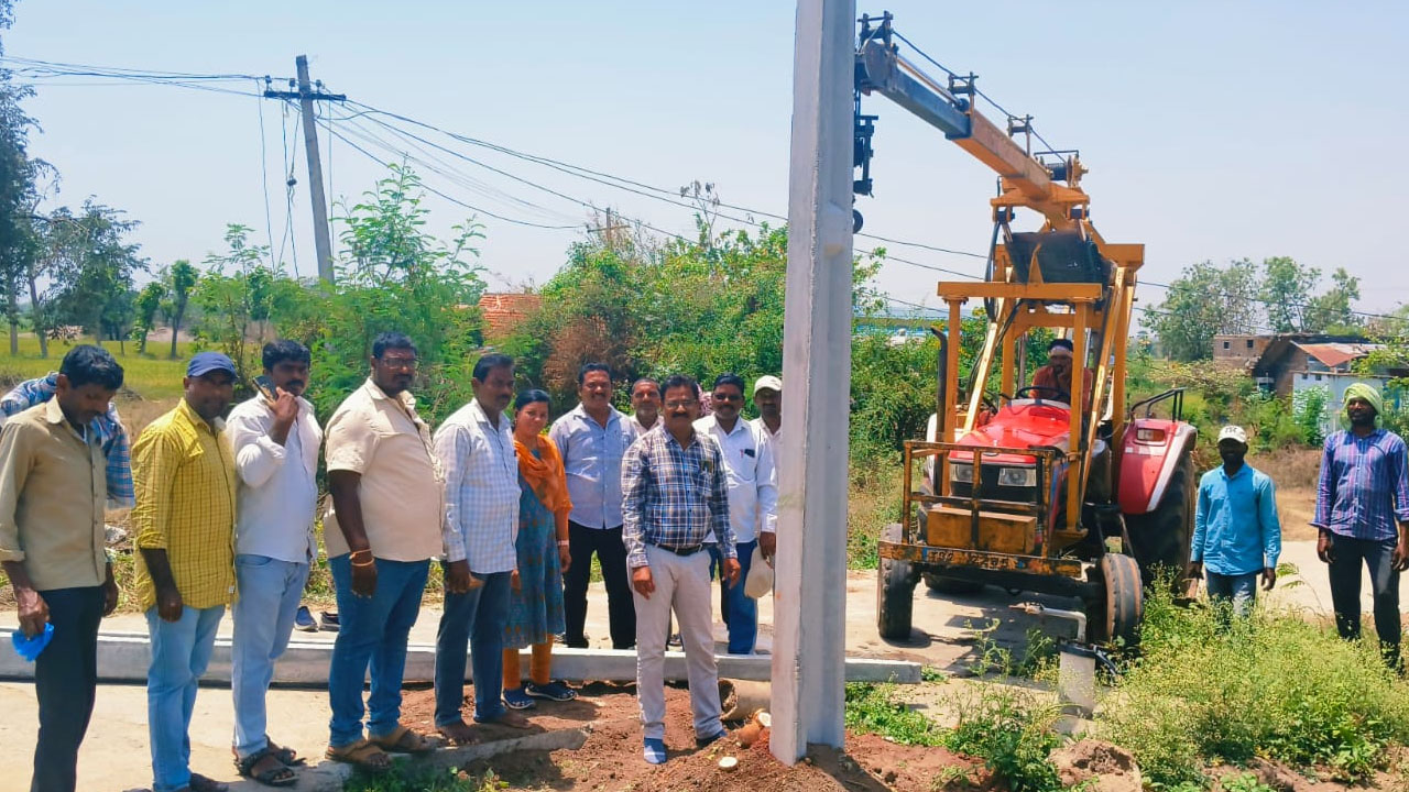 గ్రామాభివృద్ధికి ప్రజలు సహకరించాలి