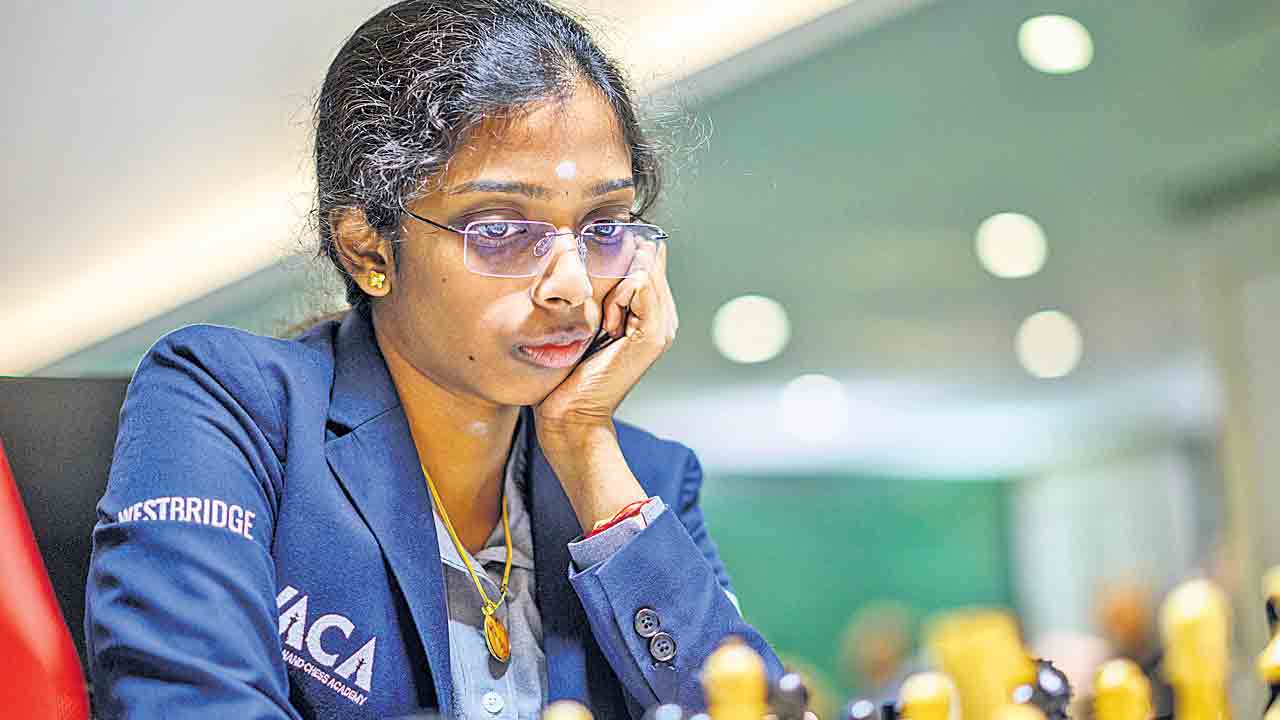 సోలోగా ఆధిక్యంలో వైశాలి