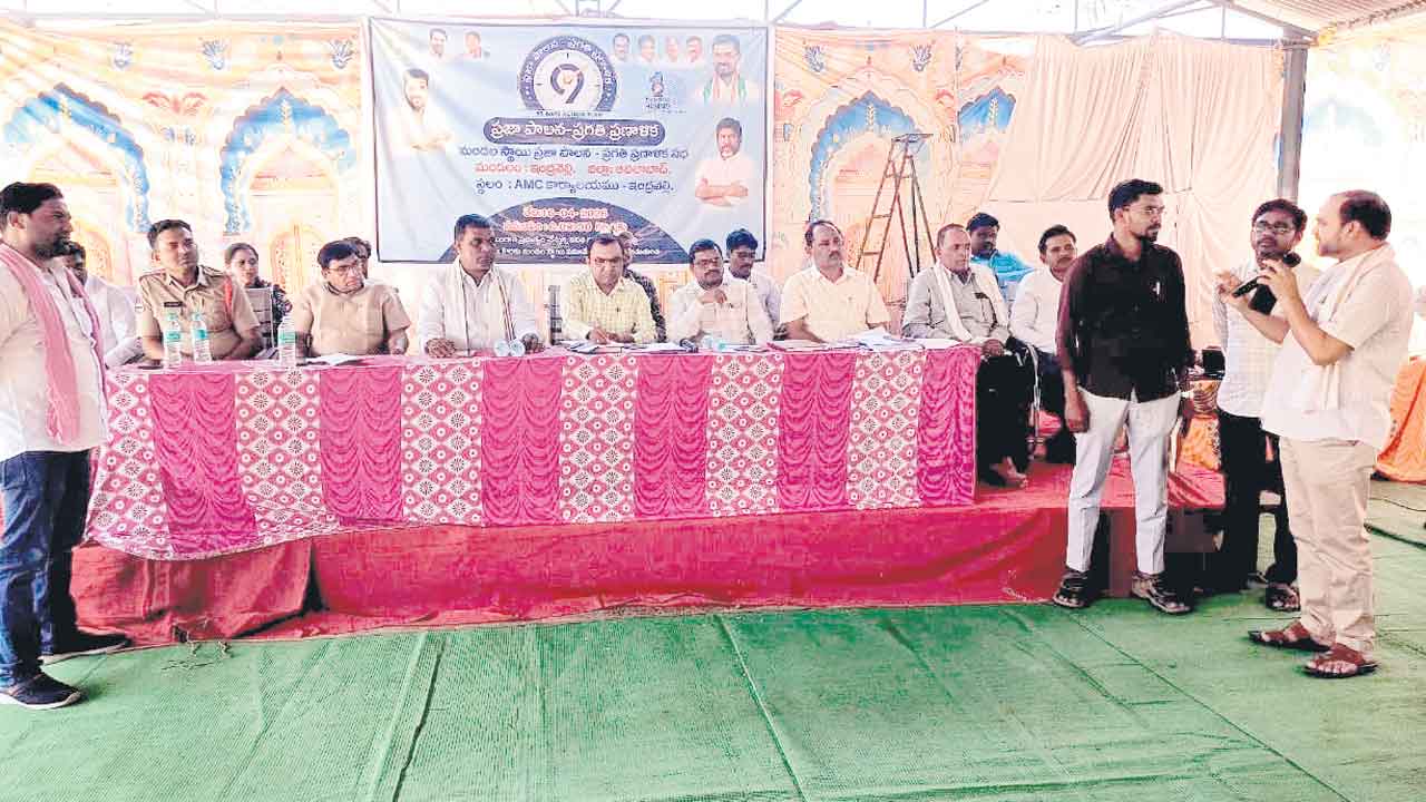 నిరసనలు.. నిలదీతలు