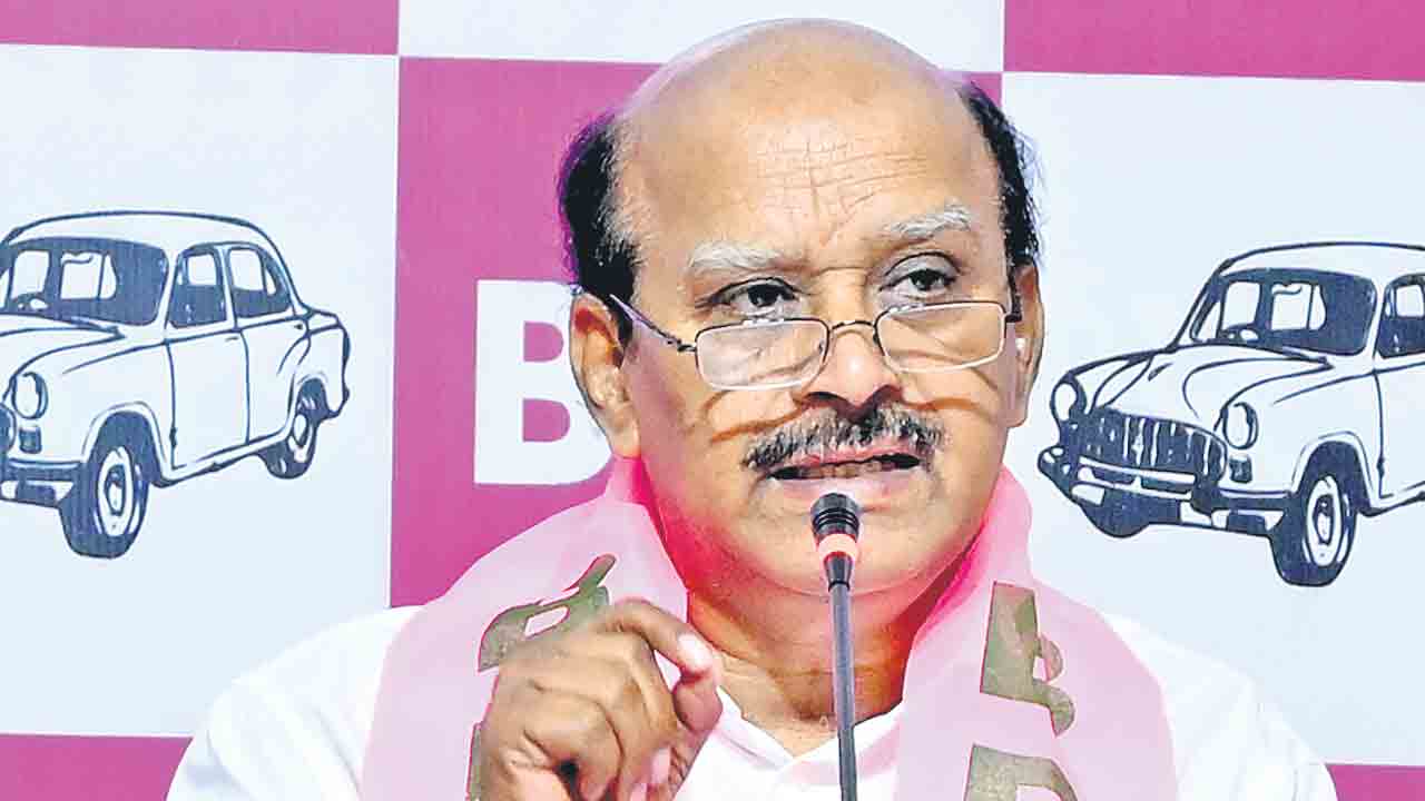 సంక్షేమం పోయి సమ్మెల రాజ్యమొచ్చింది.. ఆందోళనలో ఉన్న కార్మిక వర్గాలు