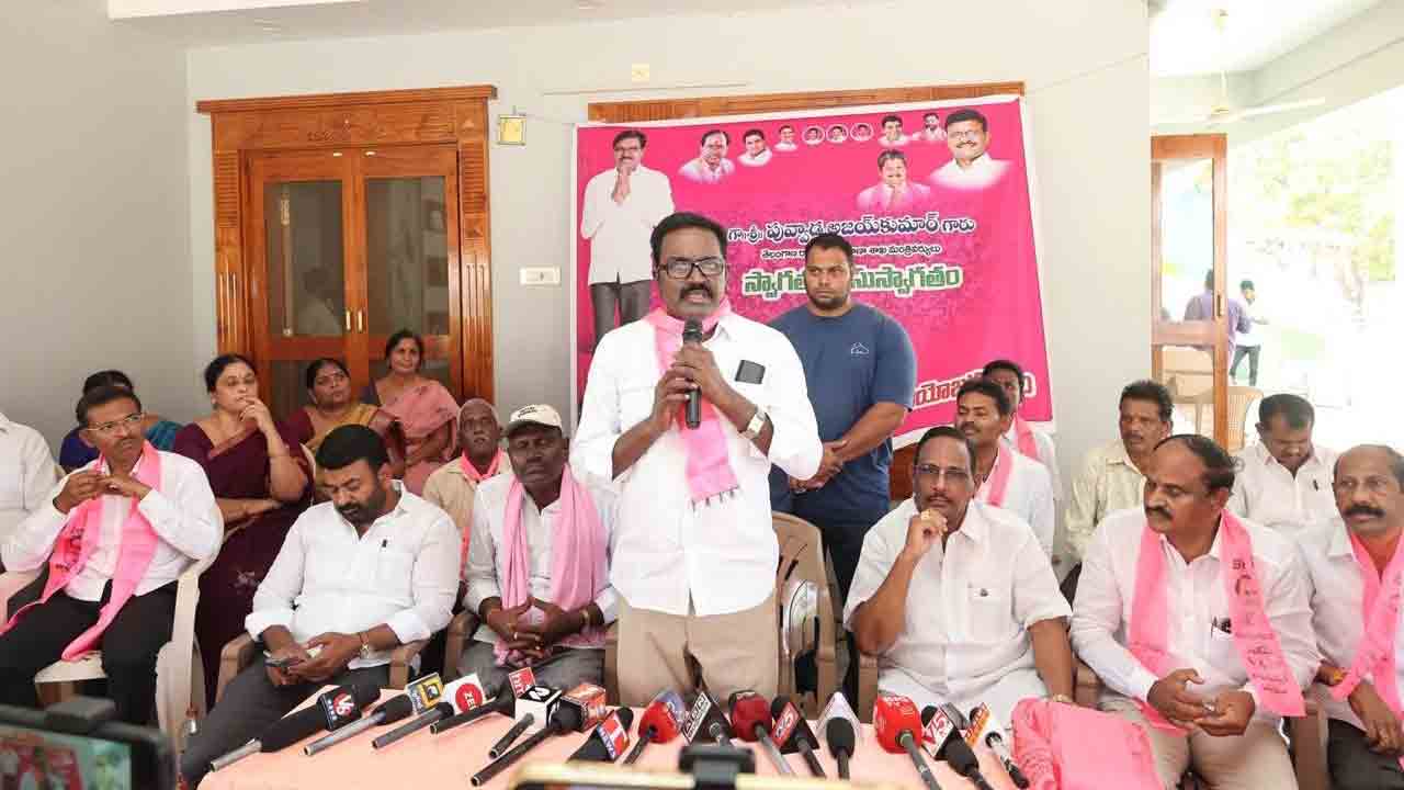 కాంగ్రెస్‌ అభివృద్ధి ఏమిటో చూపాలి